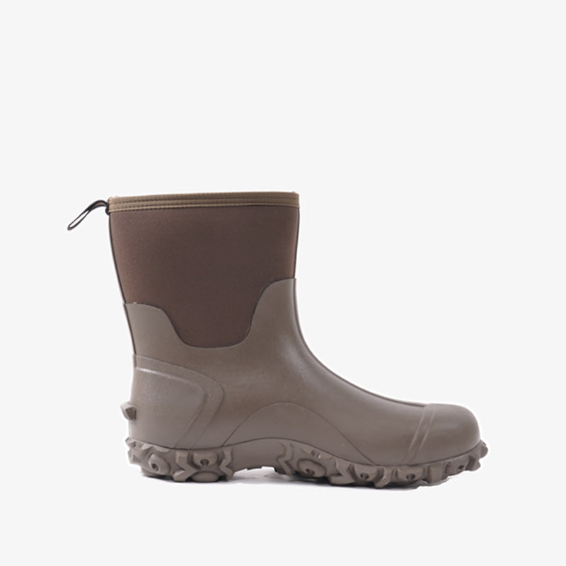 alt="Side view of Trudave AquaGrip Series men’s waterproof mid-calf rubber work boots in olive green – durable non-slip design providing traction and waterproof protection for gardening, farming, and rainy outdoor work"